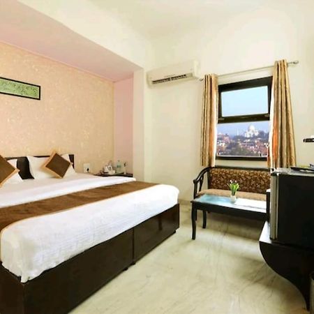 Hotel The First By Goyal Hotelie Agra  Esterno foto
