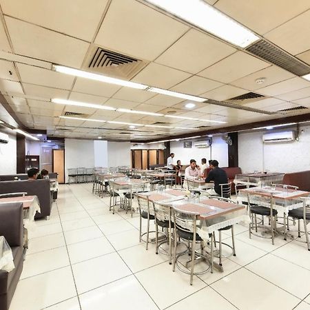 Hotel The First By Goyal Hotelie Agra  Esterno foto