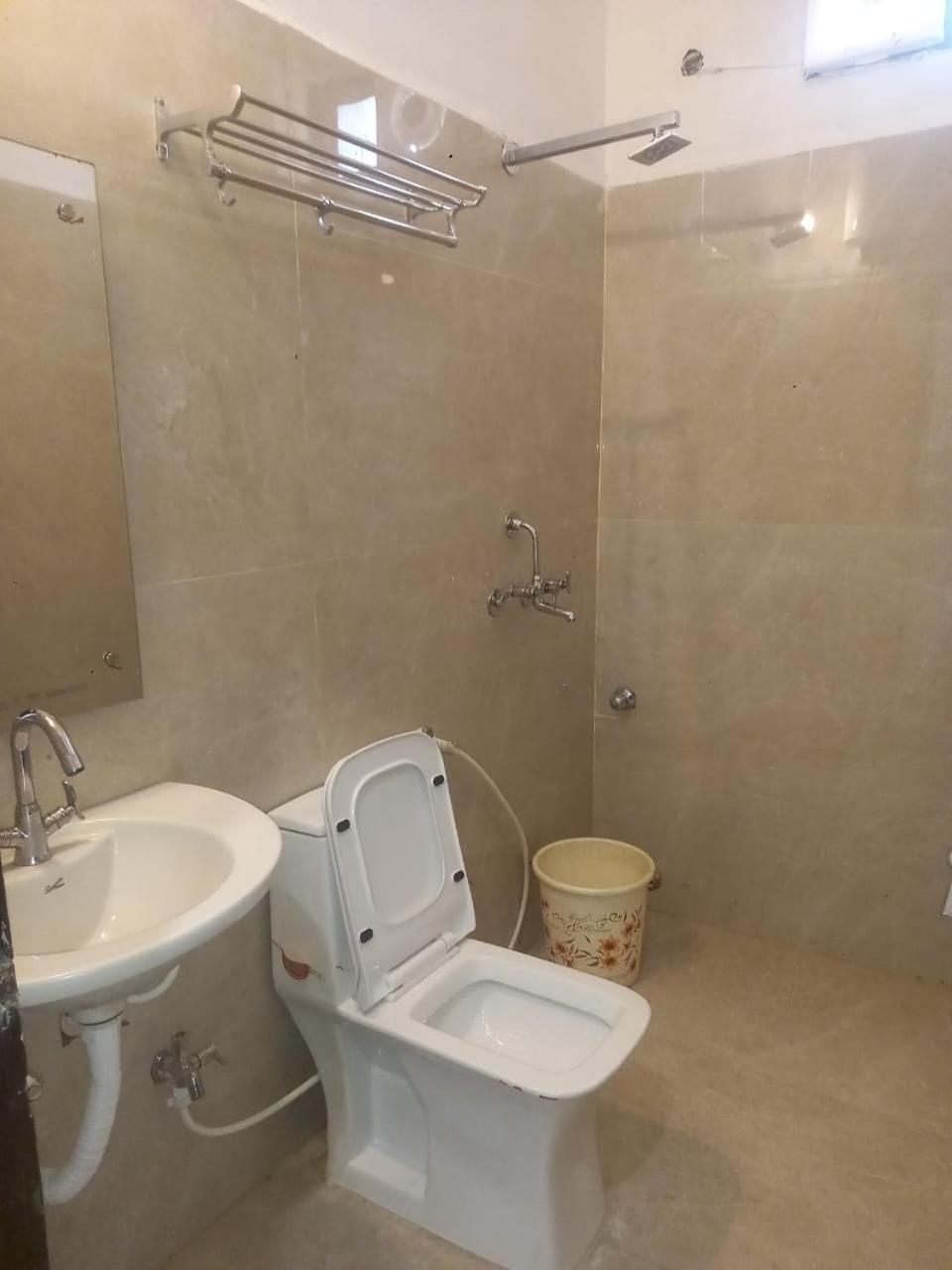 Hotel The First By Goyal Hotelie Agra  Esterno foto
