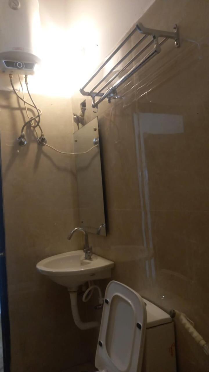 Hotel The First By Goyal Hotelie Agra  Esterno foto