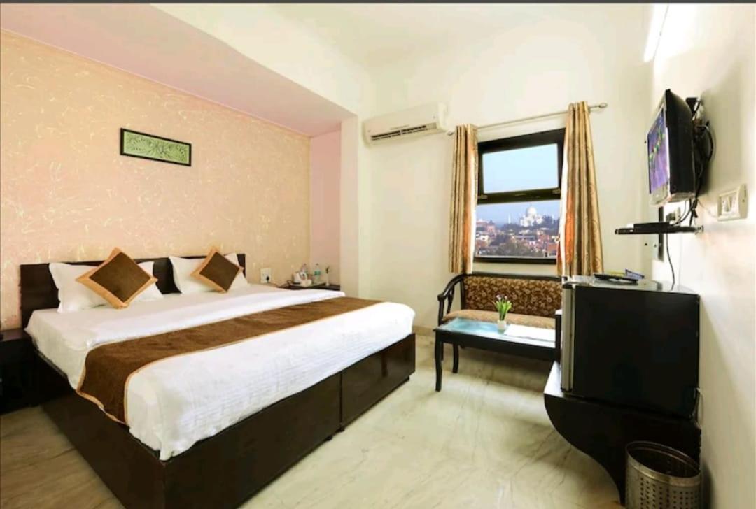 Hotel The First By Goyal Hotelie Agra  Esterno foto