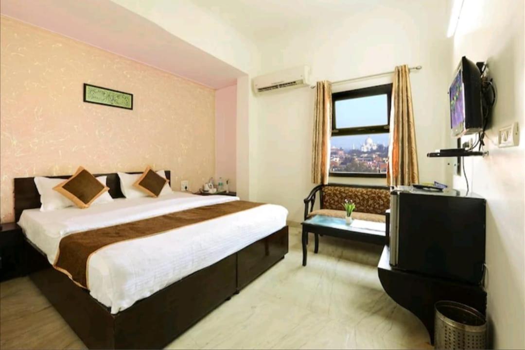 Hotel The First By Goyal Hotelie Agra  Esterno foto