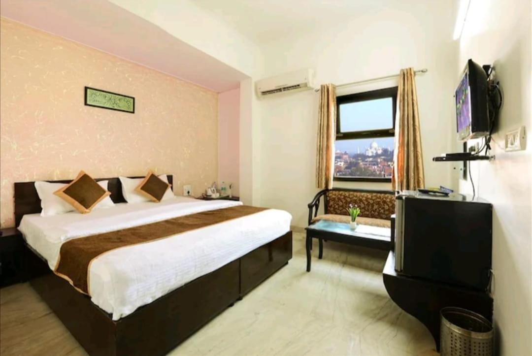 Hotel The First By Goyal Hotelie Agra  Esterno foto