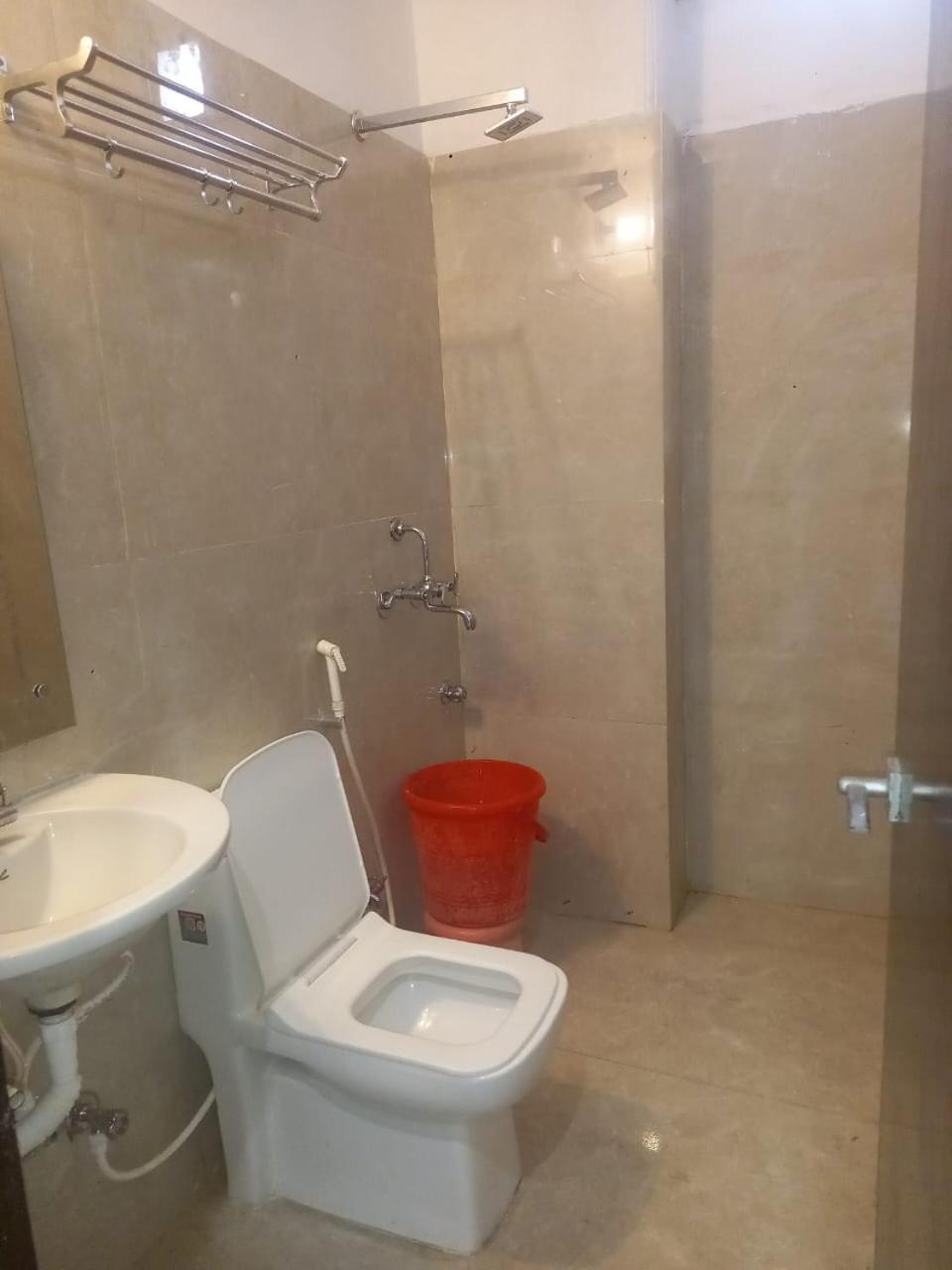 Hotel The First By Goyal Hotelie Agra  Esterno foto