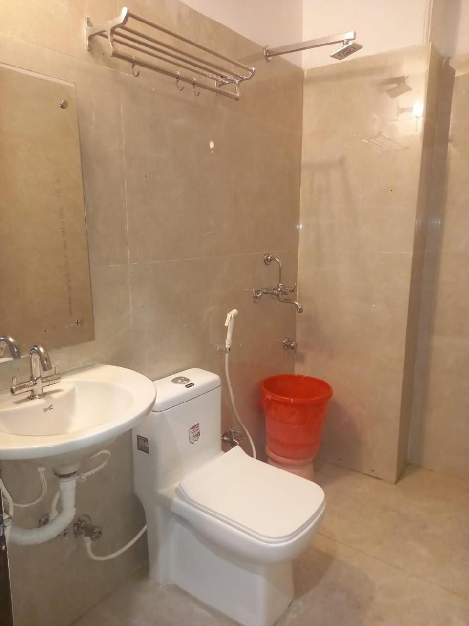 Hotel The First By Goyal Hotelie Agra  Esterno foto