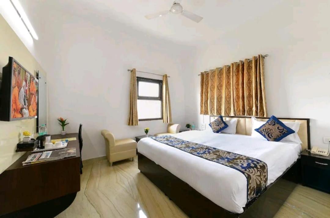 Hotel The First By Goyal Hotelie Agra  Esterno foto