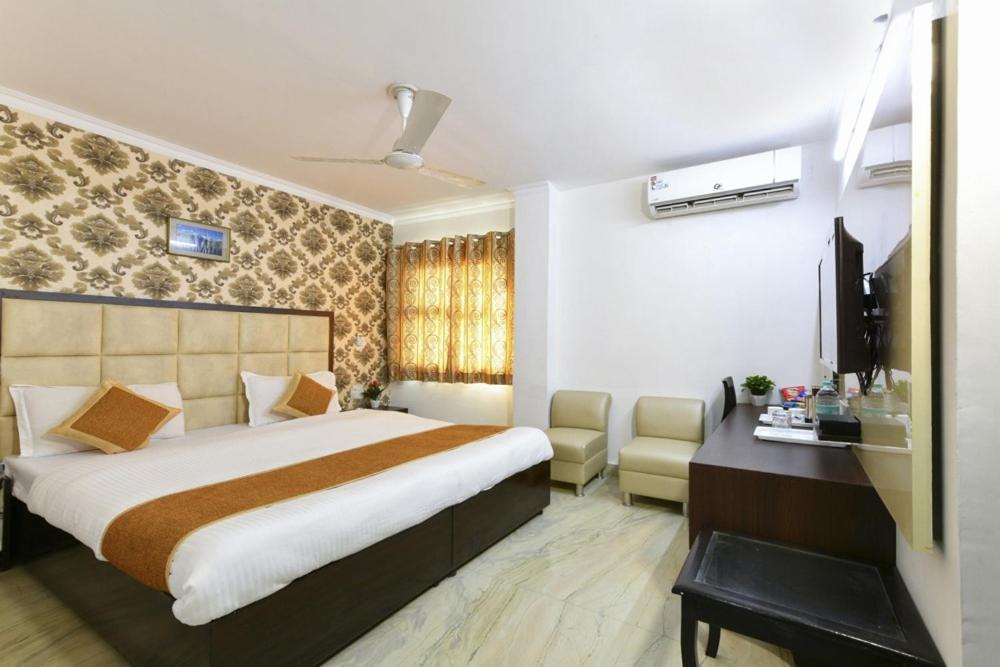 Hotel The First By Goyal Hotelie Agra  Esterno foto
