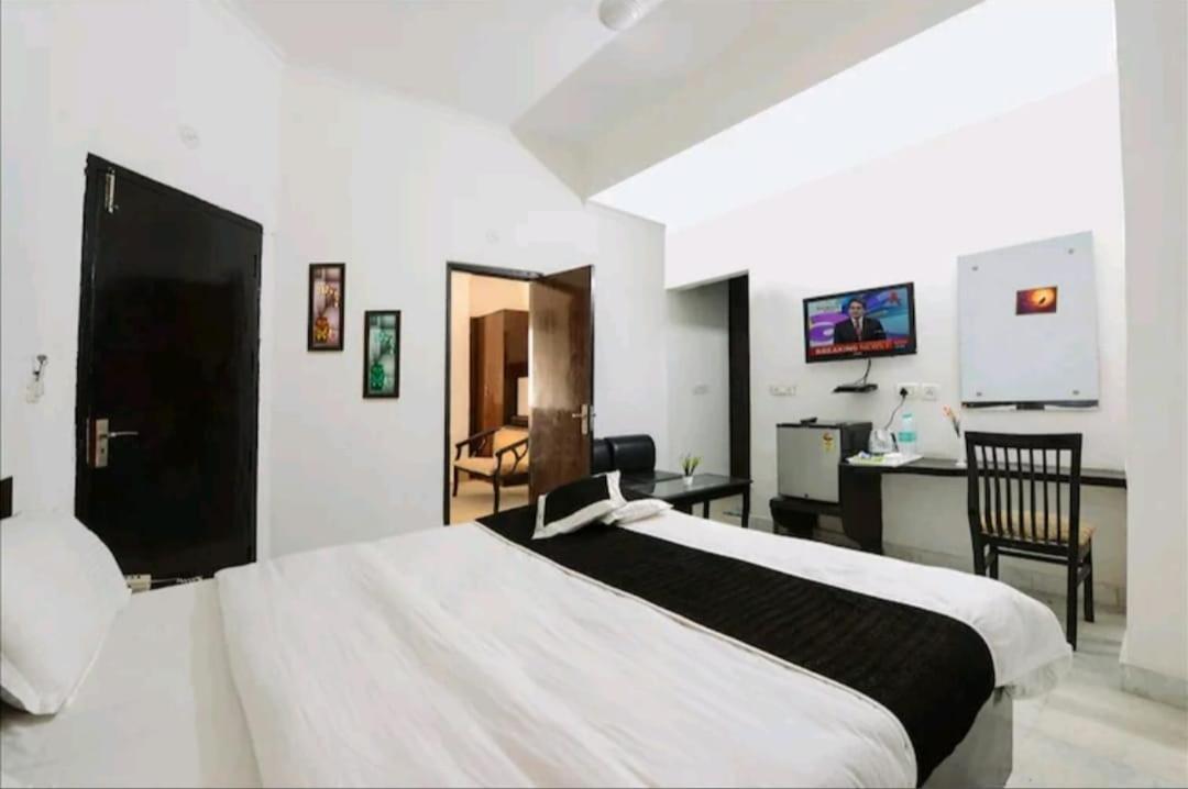 Hotel The First By Goyal Hotelie Agra  Esterno foto