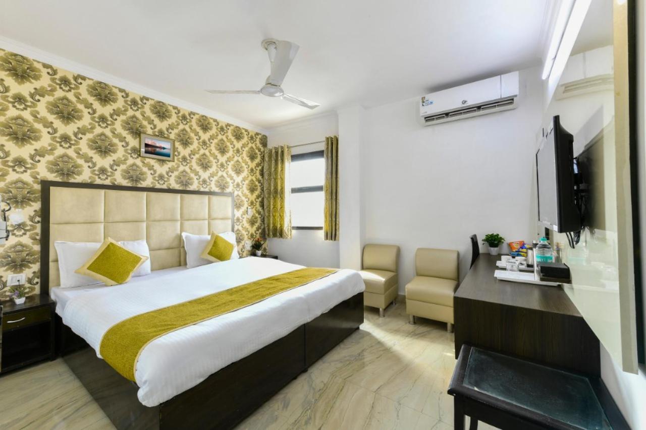 Hotel The First By Goyal Hotelie Agra  Esterno foto