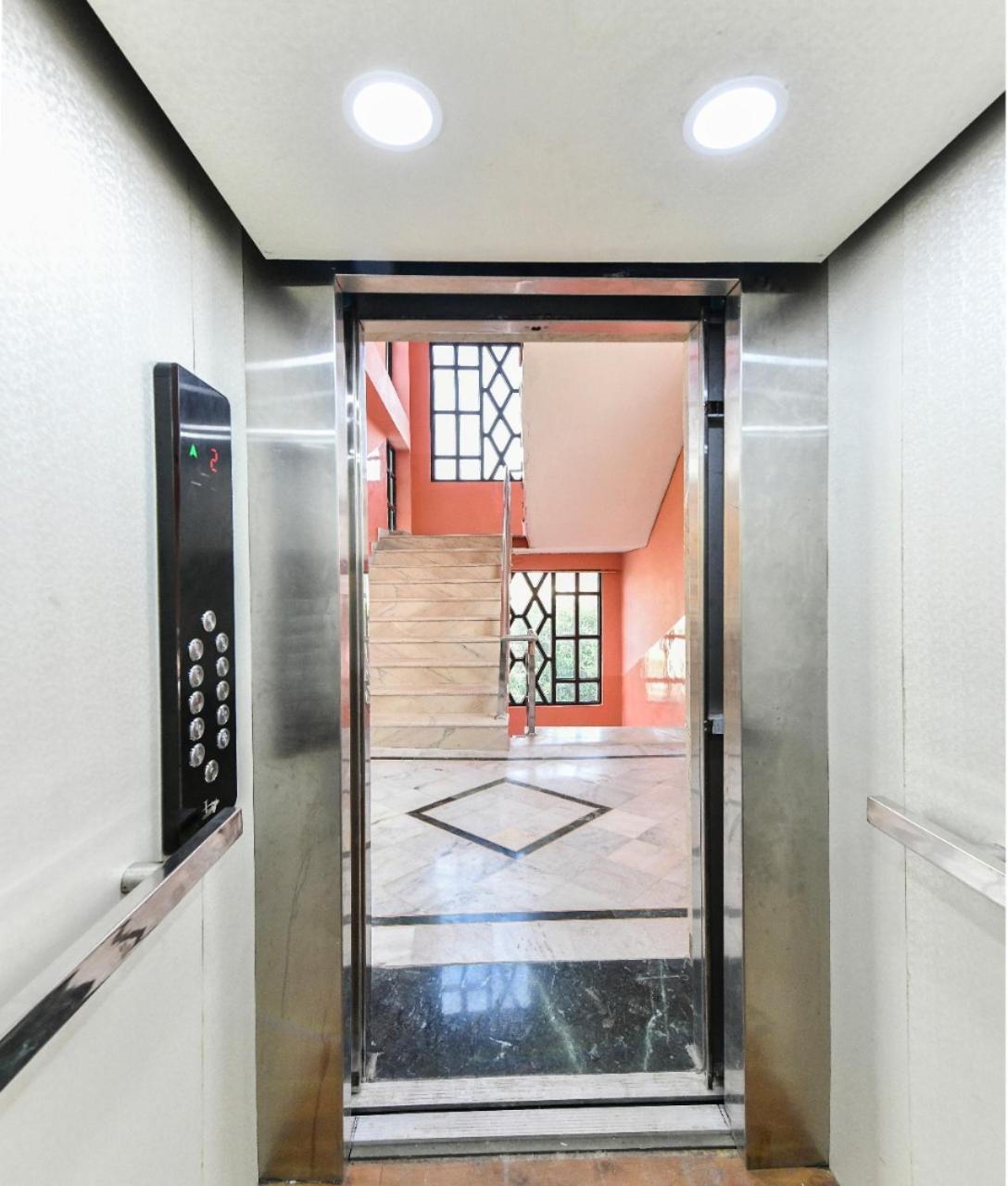 Hotel The First By Goyal Hotelie Agra  Esterno foto