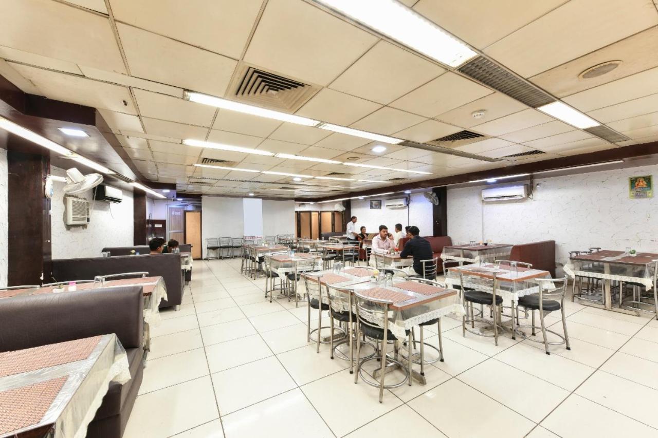 Hotel The First By Goyal Hotelie Agra  Esterno foto